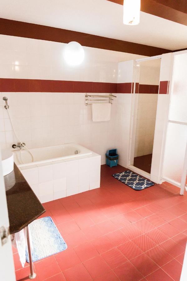 Seaview Hills Luxury Apartments & Rooms Dauis Esterno foto